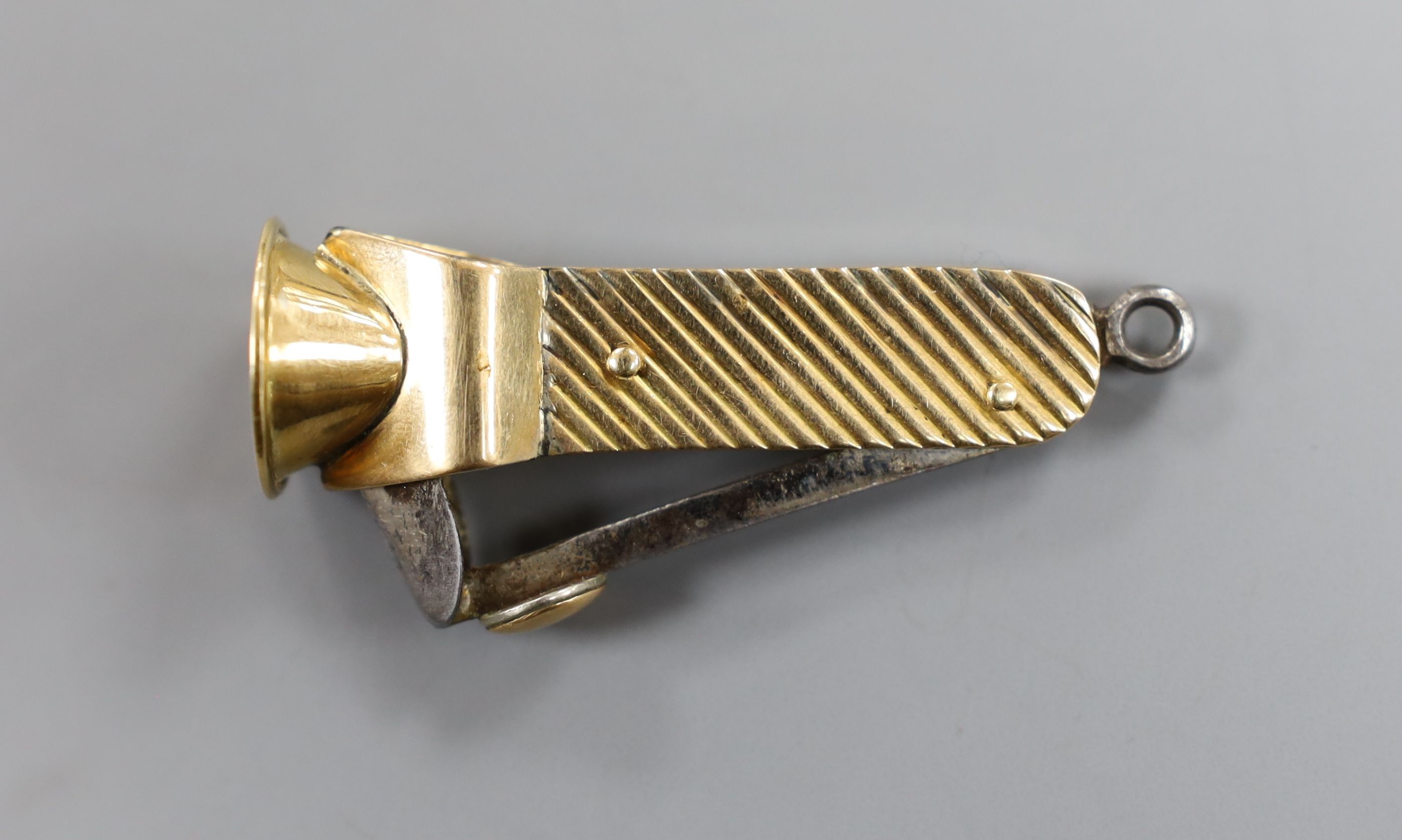 An early 20th century 18ct gold mounted cigar cutter, 56mm.
